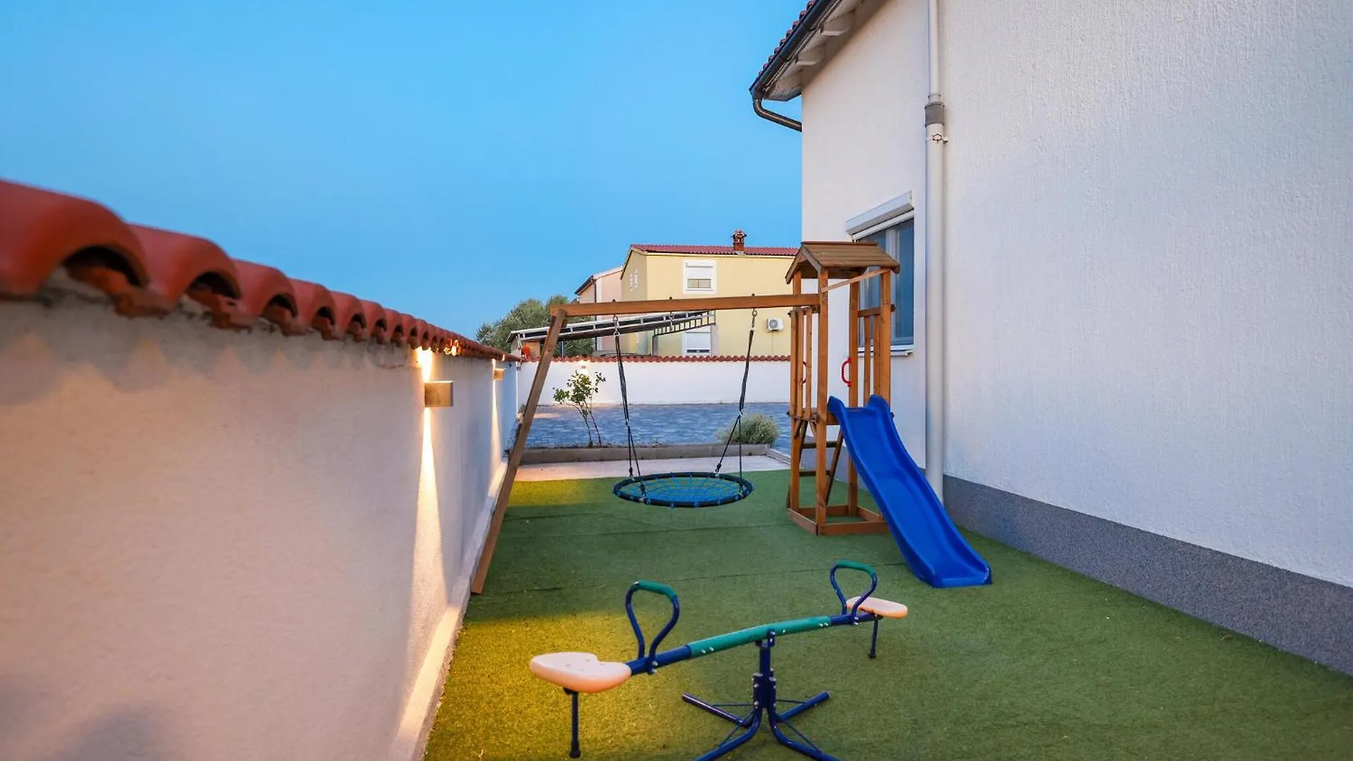 Gorgeous Home In Vrsi With Wifi Сasa de vacaciones